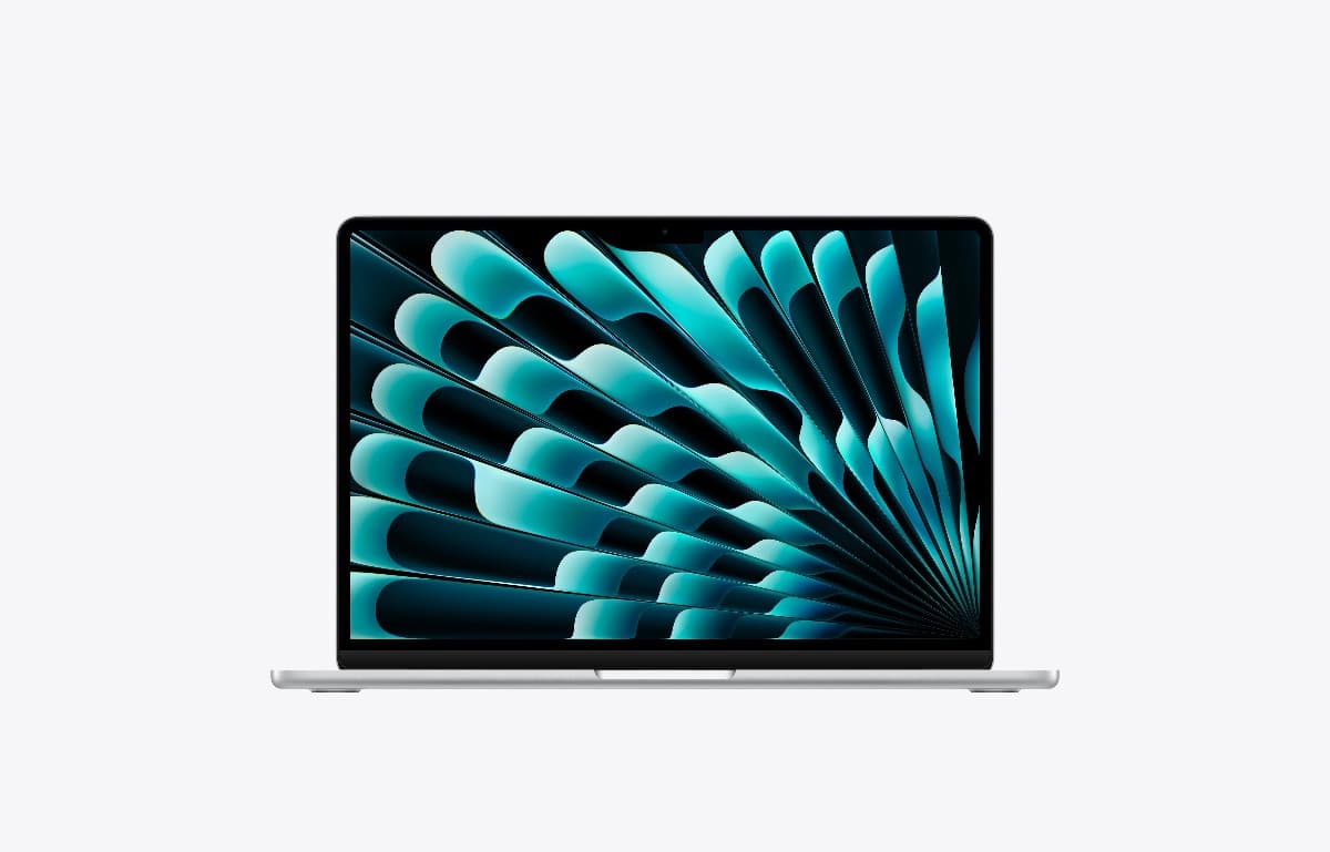MacBook Air 13" M5 32GB · 2TB Silver