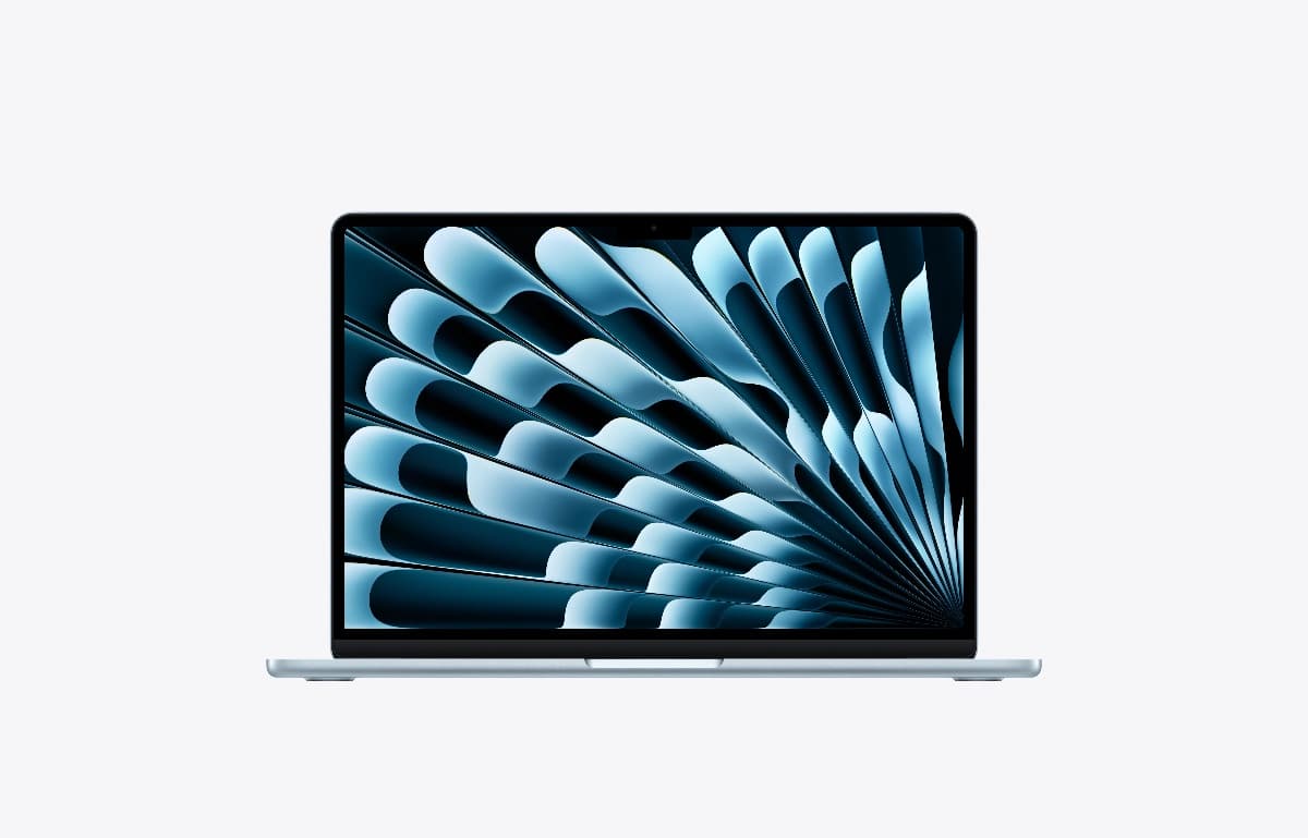 MacBook Air 13" M5 32GB · 2TB Sky Blue
